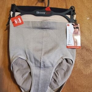 Skinnygirl Shaping Seamless Briefs Small. 3 Piece. Nwt.